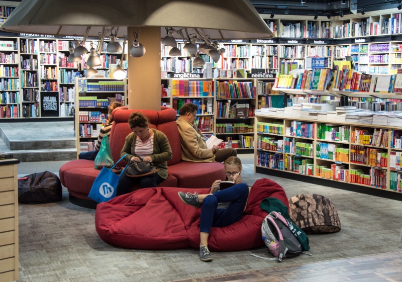 boutique-BEUIL-min_books_bookstore_book_reader_readers_reading_shop_sale_books-849006